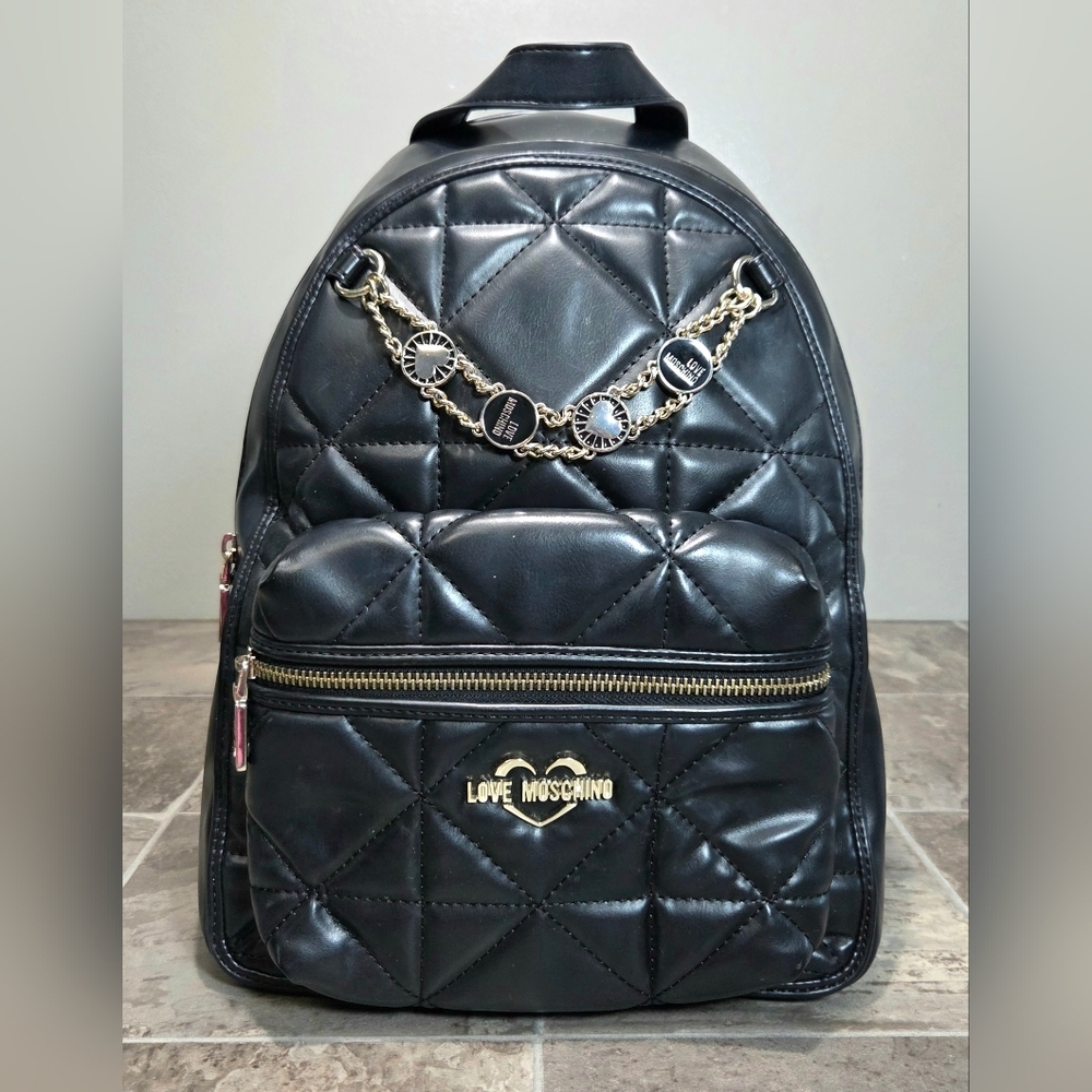 LOVE MOSCHINO QUILTED GOLD CHAIN BACKPACK.
